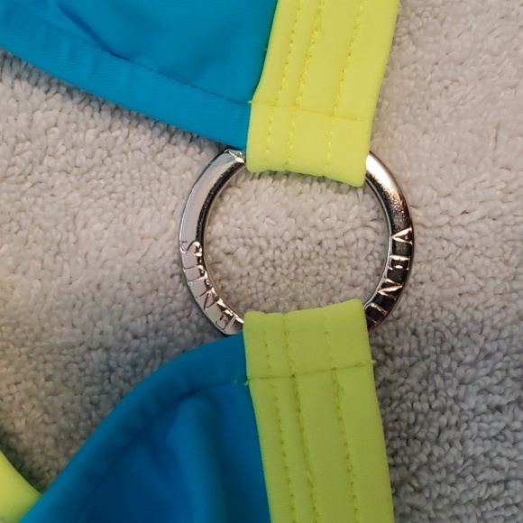 Nwot Venus bikini top - Picture 2 of 5